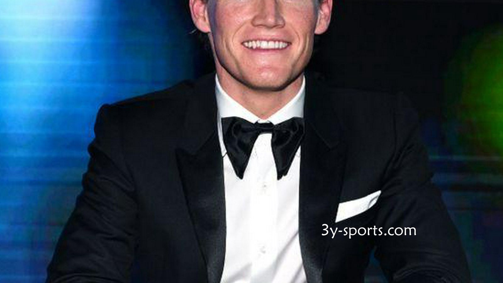 三亿体育热点聚焦:10球3助攻!曝麦克托米奈无缘回归曼联,意甲MVP将加薪续约留队